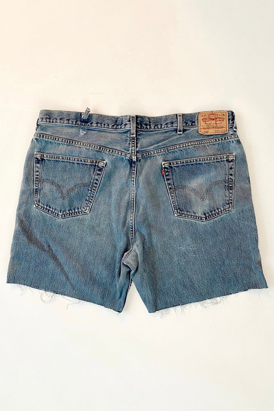 Upcycled Levi's 550 High Waist Mid Thigh Shorts / Size 38