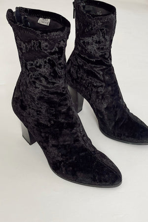 Preloved Impo Stretch Black Velvet Ankle Boots / Women's Size 7